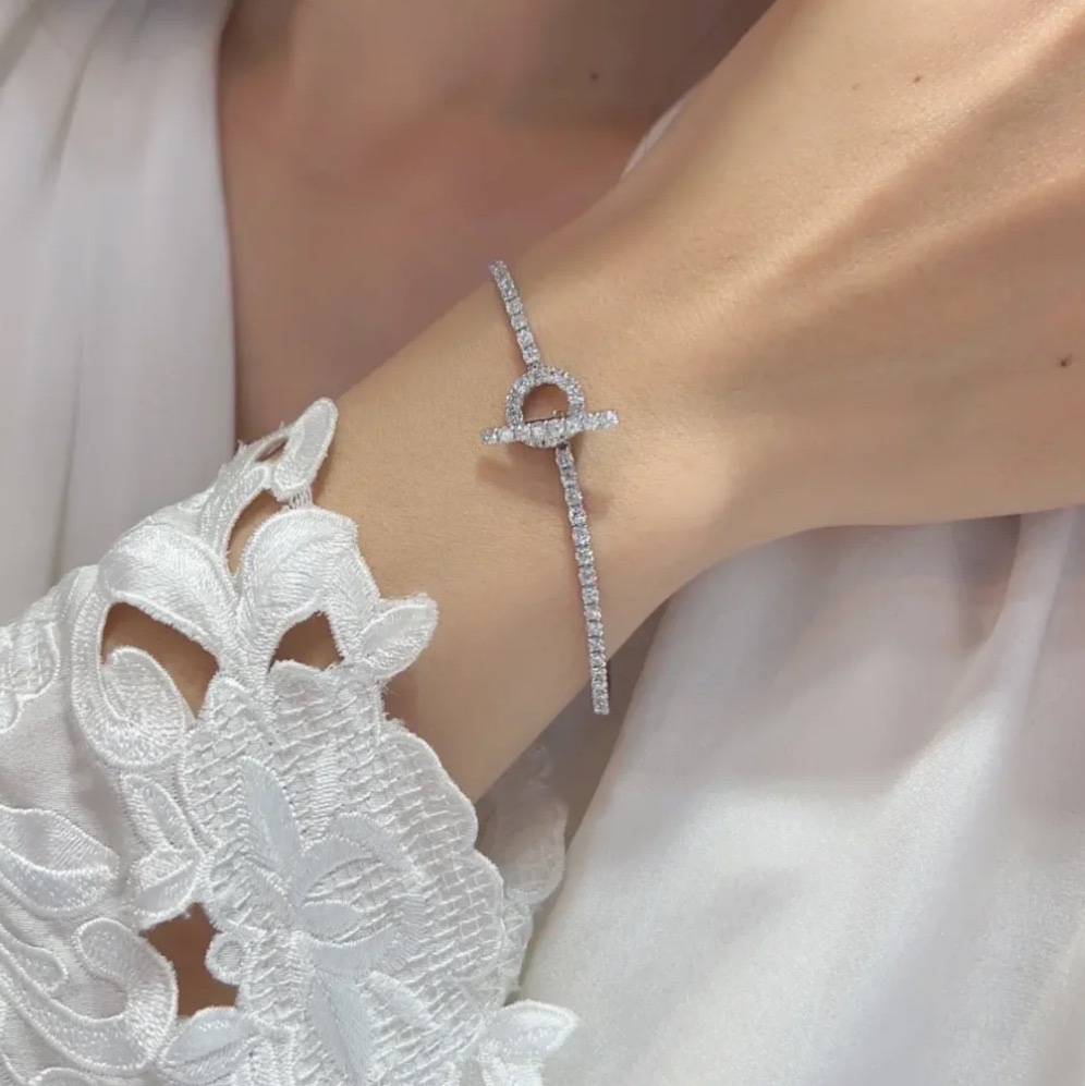 Hermès T-Bar Pavé Diamond Toggle Bracelet - Comprehensive 3