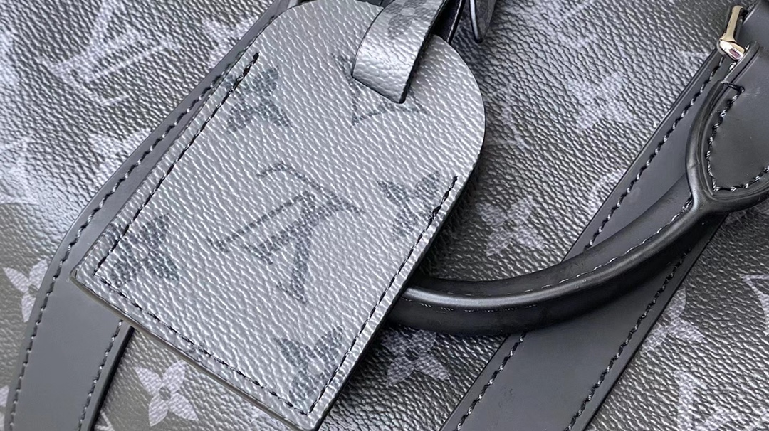 海外顶级原单 M46655 黑花 Keepall Bandoulière 35 手袋是经典 Keepall 假日旅行袋的缩微版本 7