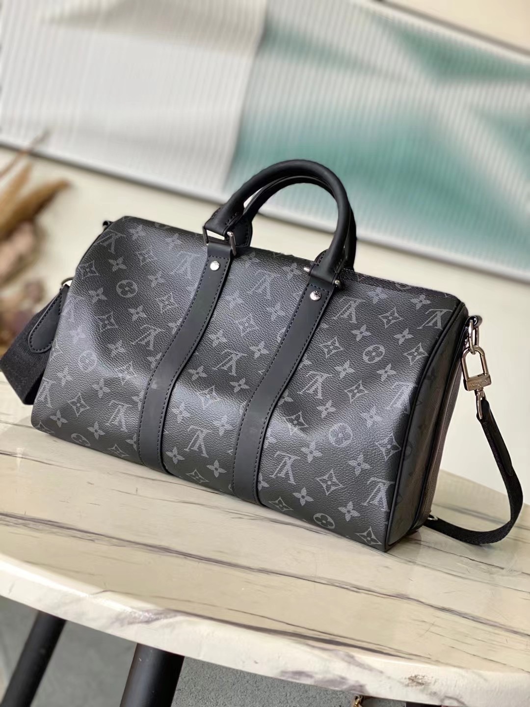 海外顶级原单 M46655 黑花 Keepall Bandoulière 35 手袋是经典 Keepall 假日旅行袋的缩微版本 3