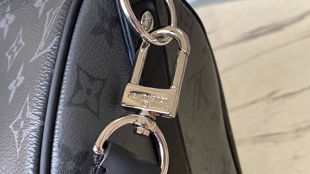 海外顶级原单 M46655 黑花 Keepall Bandoulière 35 手袋是经典 Keepall 假日旅行袋的缩微版本 6