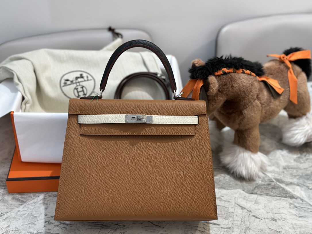NO:811656,Super beautiful 4 color matching kelly25cm original esom leather 37 golden brown/10 cream white/black/blue silver buckle pure handmade, Hermes, Hermes, Hermes,19860909超级美 4拼色 kelly25cm 原厂esom皮 37金棕色/10奶油白 /黑色 /蓝色 银扣 纯手工,爱马仕,hermes,Hermes,,Bag