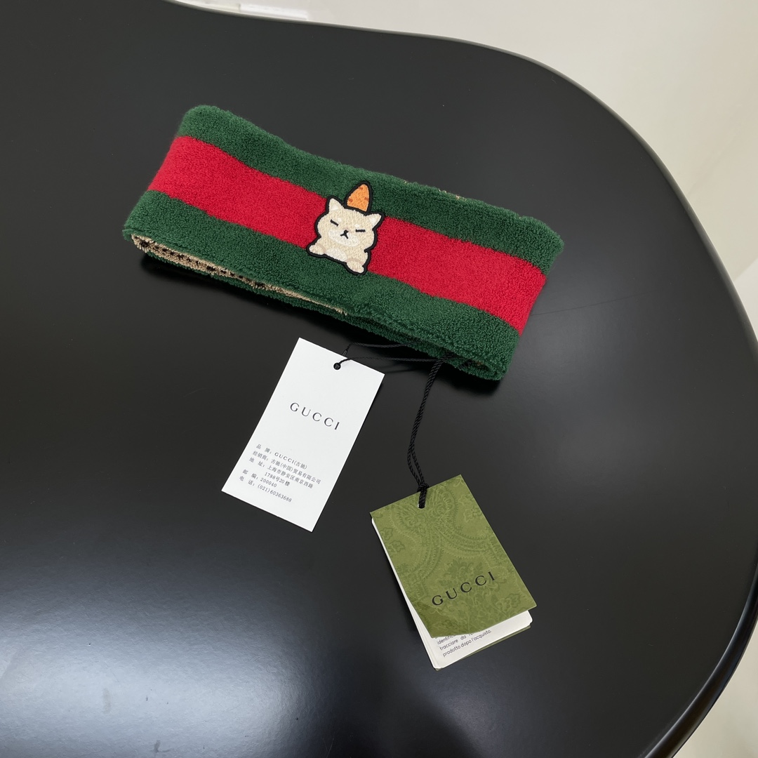 𝐺𝑢𝑐𝑐*新品双面毛圈布发带
美国插画家兼设计师Angela Nguyen的作品以流行文化、动漫和动物为
