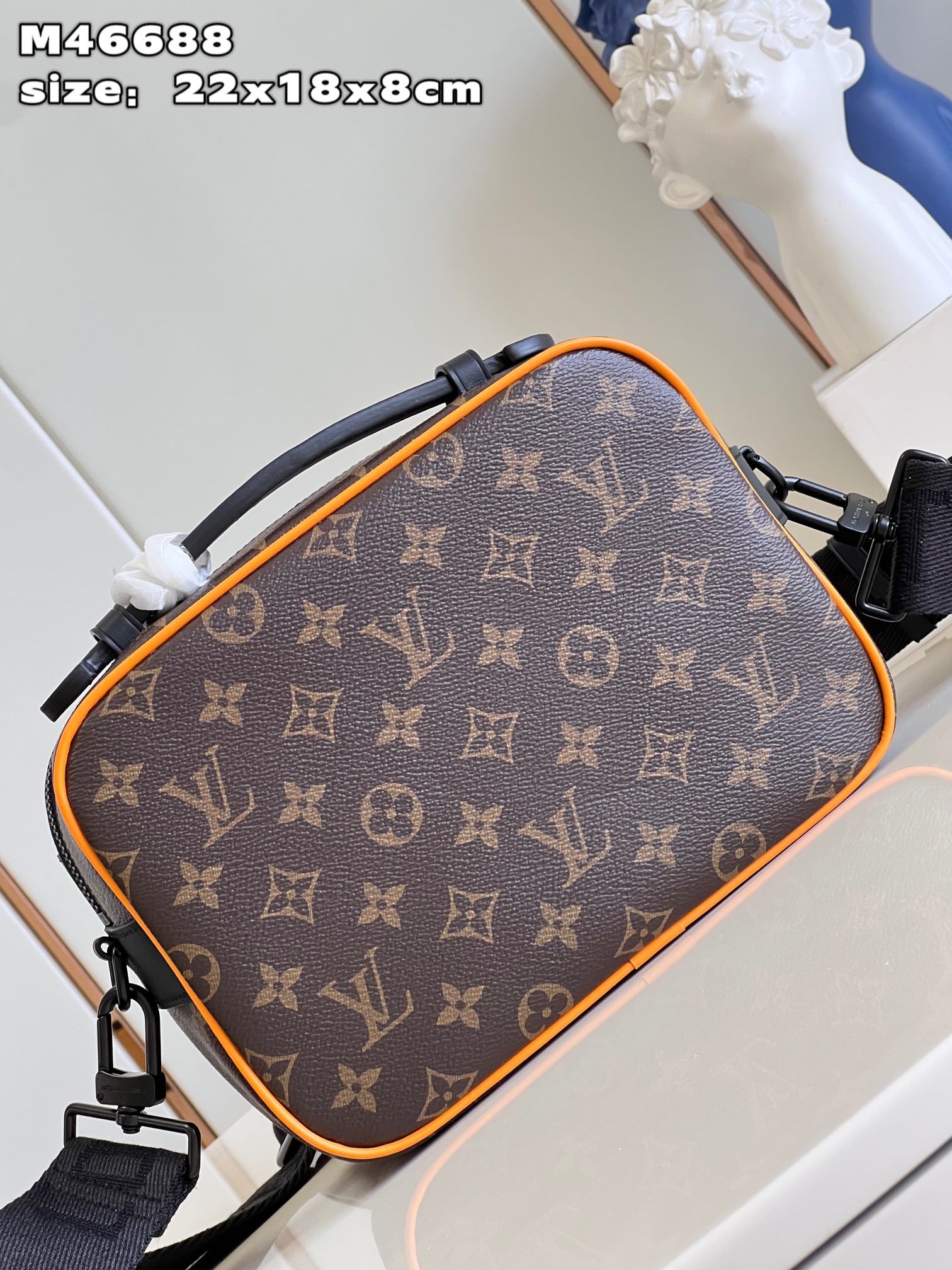 顶级原单M46688/对版本款SLock邮差包结合MonogramMacassar帆布和皮革细节为简约廓
