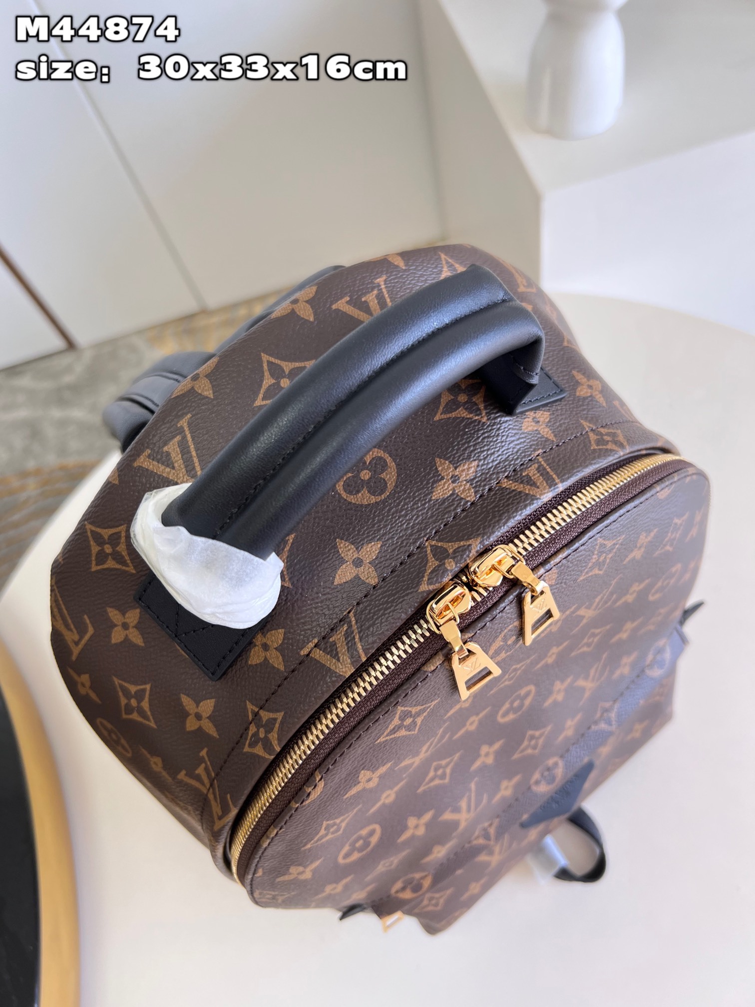 顶级原单M44874本款PalmSprings中号双肩包为实用背包带去清新之风是一款颇富潮流感和实用性的