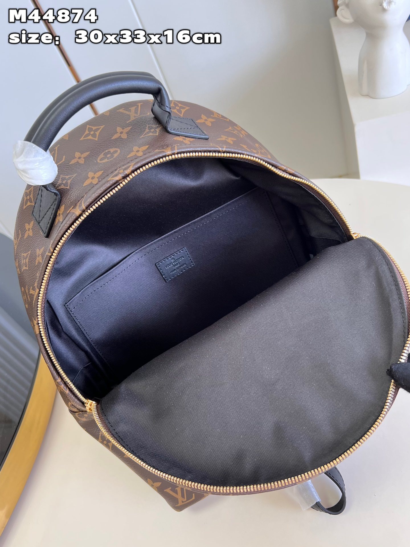 顶级原单M44874本款PalmSprings中号双肩包为实用背包带去清新之风是一款颇富潮流感和实用性的