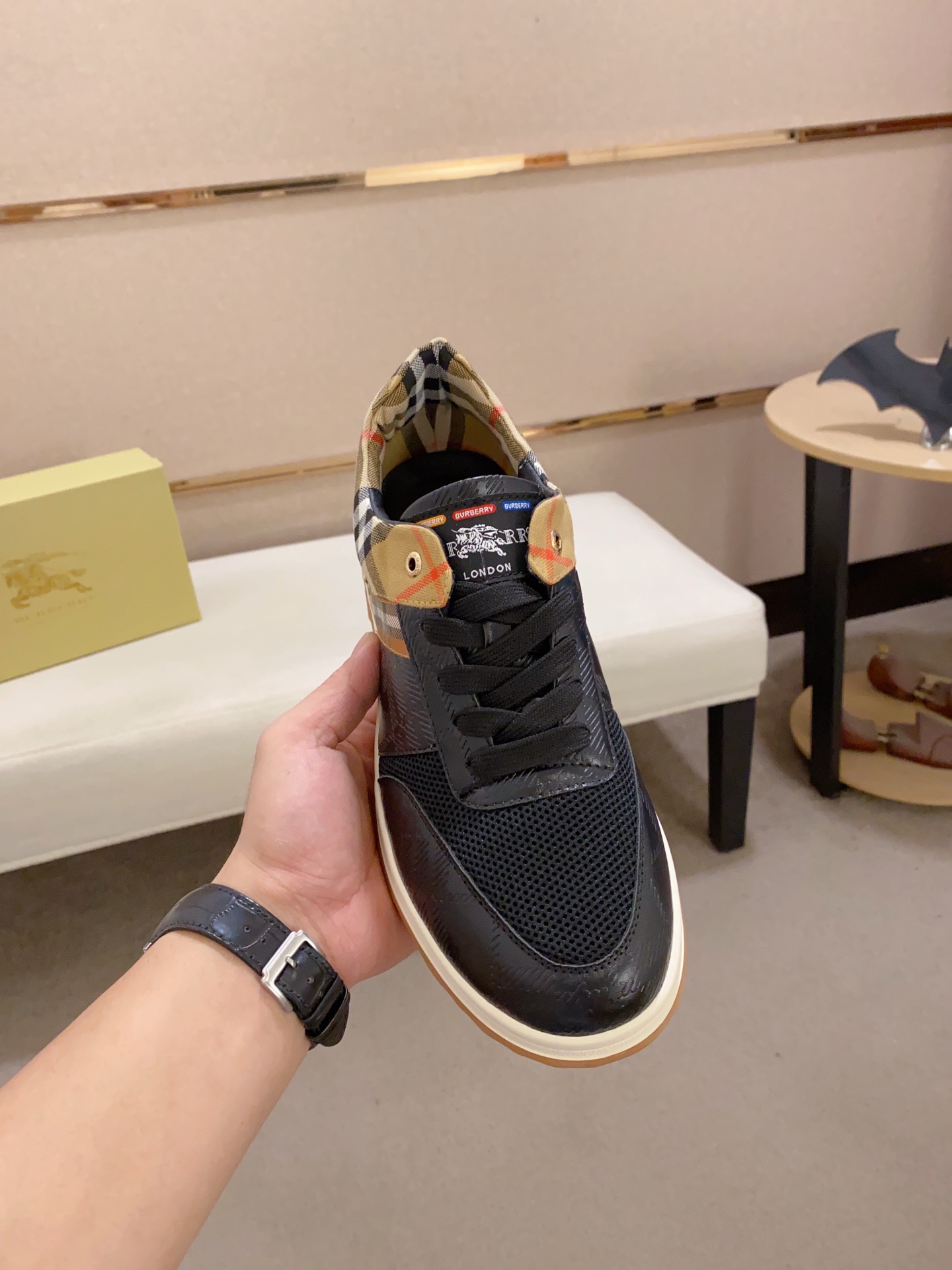 Precio de fábrica:Contador síncrono BURBERRY Burberry generación superior síncrono en venta Número d