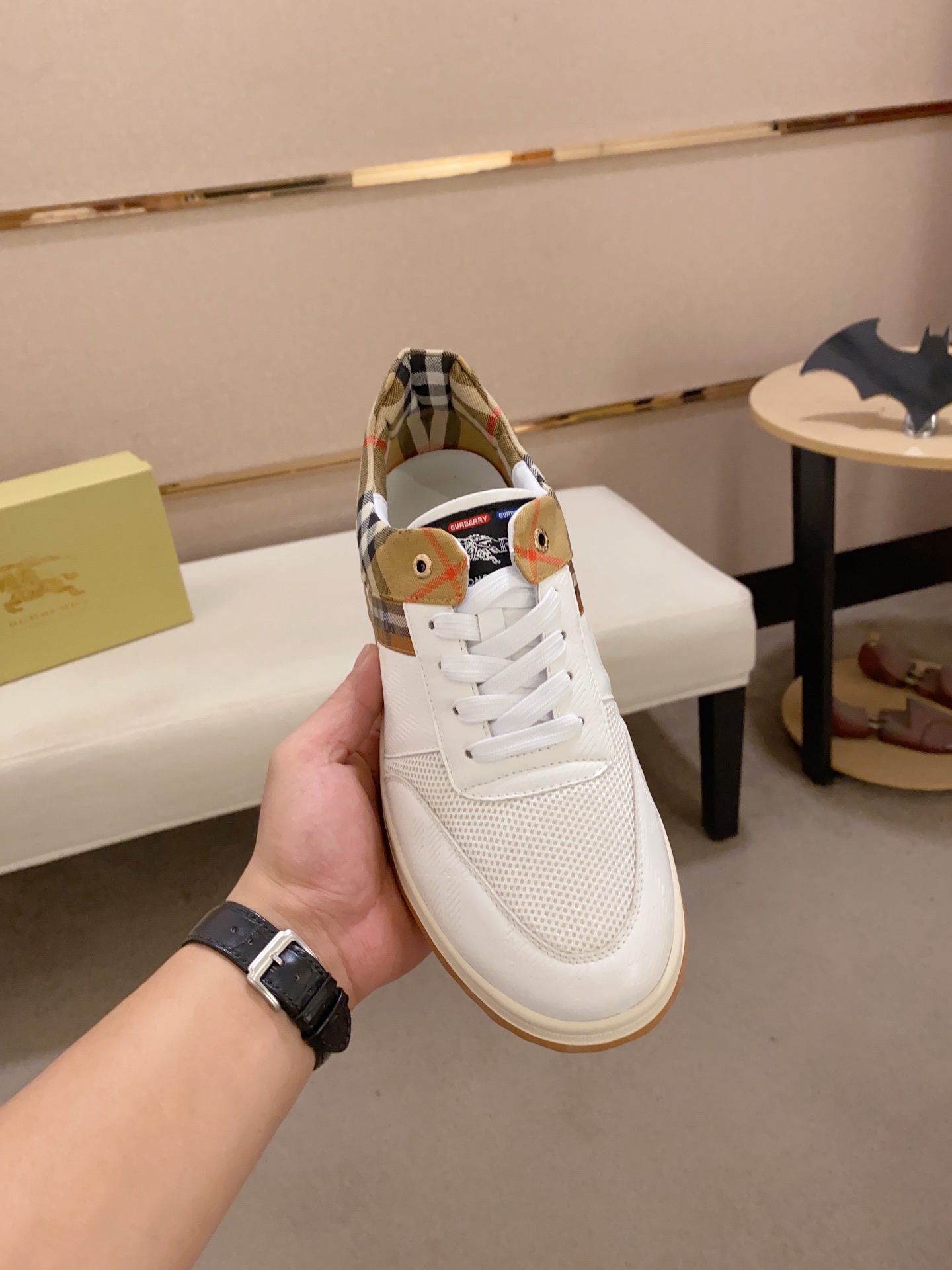 Precio de fábrica:Contador síncrono BURBERRY Burberry generación superior síncrono en venta Número d