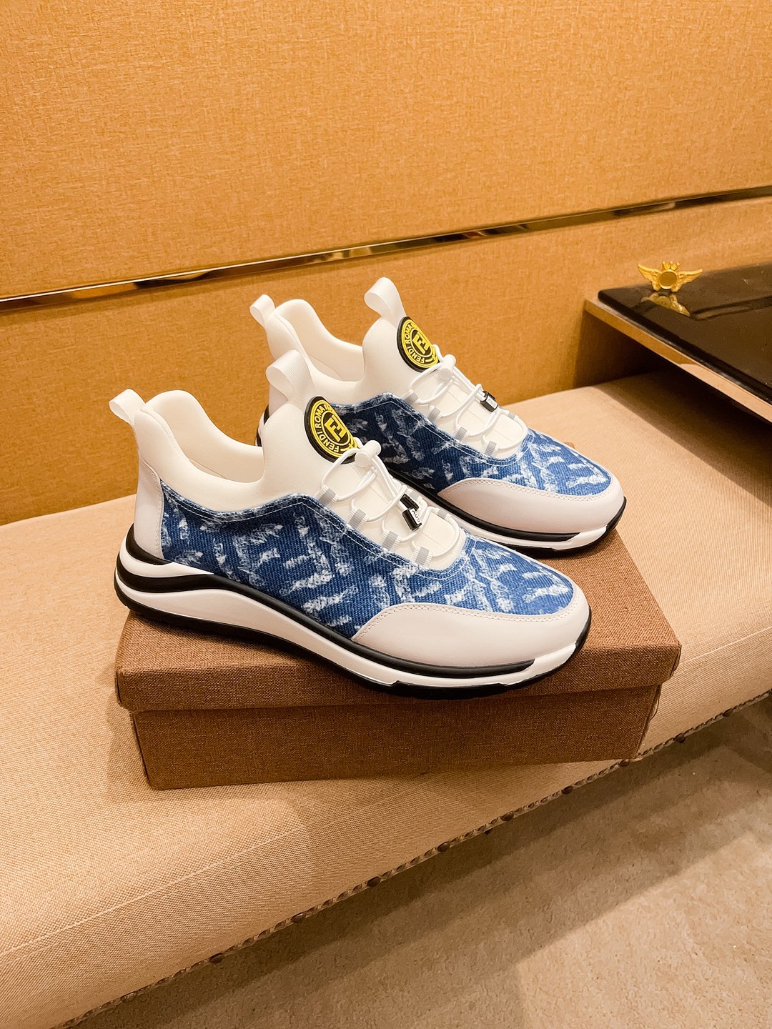 NO:346503,[Fendi] High-end Men's Shoes Brand Official Website 11's latest masterpiece upper is made of Italian official website original special technology fabric with original comfortable breathable inner lining original designated anti-slip sole making walking more convenient and comfortable!  Exclusive new style, amazing work, beautiful 11 ​​replica [color] compared to the official quality!  Create a fashionable personality to set off your uniqueness!  A must-have for trendy men!, Size: 38-44. Color. 3 colors available, fendi19860909【芬迪】男鞋高端品牌 官网11最新力作鞋面采用意大利官网原版专用科技布面料搭配原版舒适透气内里原版指定防滑大底制作让行走更加便捷舒适！独家新款,惊世之作,与官方的质量相比美的11复刻[色]！打造时尚个性衬托你的与众不同！潮男必备! ,尺码:38－44.颜色. 3色可选,,fendi,Men's shoes