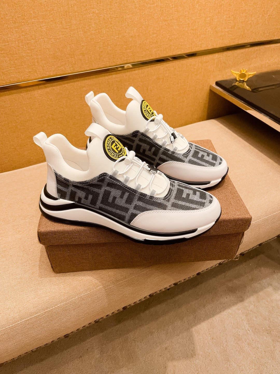 NO:272683,[Fendi] High-end Men's Shoes Brand Official Website 11's latest masterpiece upper is made of Italian imported cowhide with comfortable and breathable inner original non-slip and wear-resistant outsole, making walking more convenient and comfortable!  Exclusive new style, amazing work, beautiful 11 ​​replica [color] compared to the official quality!  Create a fashionable personality to set off your uniqueness!  A must-have for trendy men! Classic size: 38-44 Color 2 colors available, fendi, cowhide19860909【芬迪】男鞋高端品牌 官网11最新力作鞋面采用意大利进口头层牛皮搭配舒适透气内里原版防滑耐磨大底制作,让行走更加便捷舒适！独家新款,惊世之作,与官方的质量相比美的11复刻[色]！打造时尚个性衬托你的与众不同！潮男必备!经典尺码:38-44 颜色2色可选,,fendi,cowhide,Men's shoes