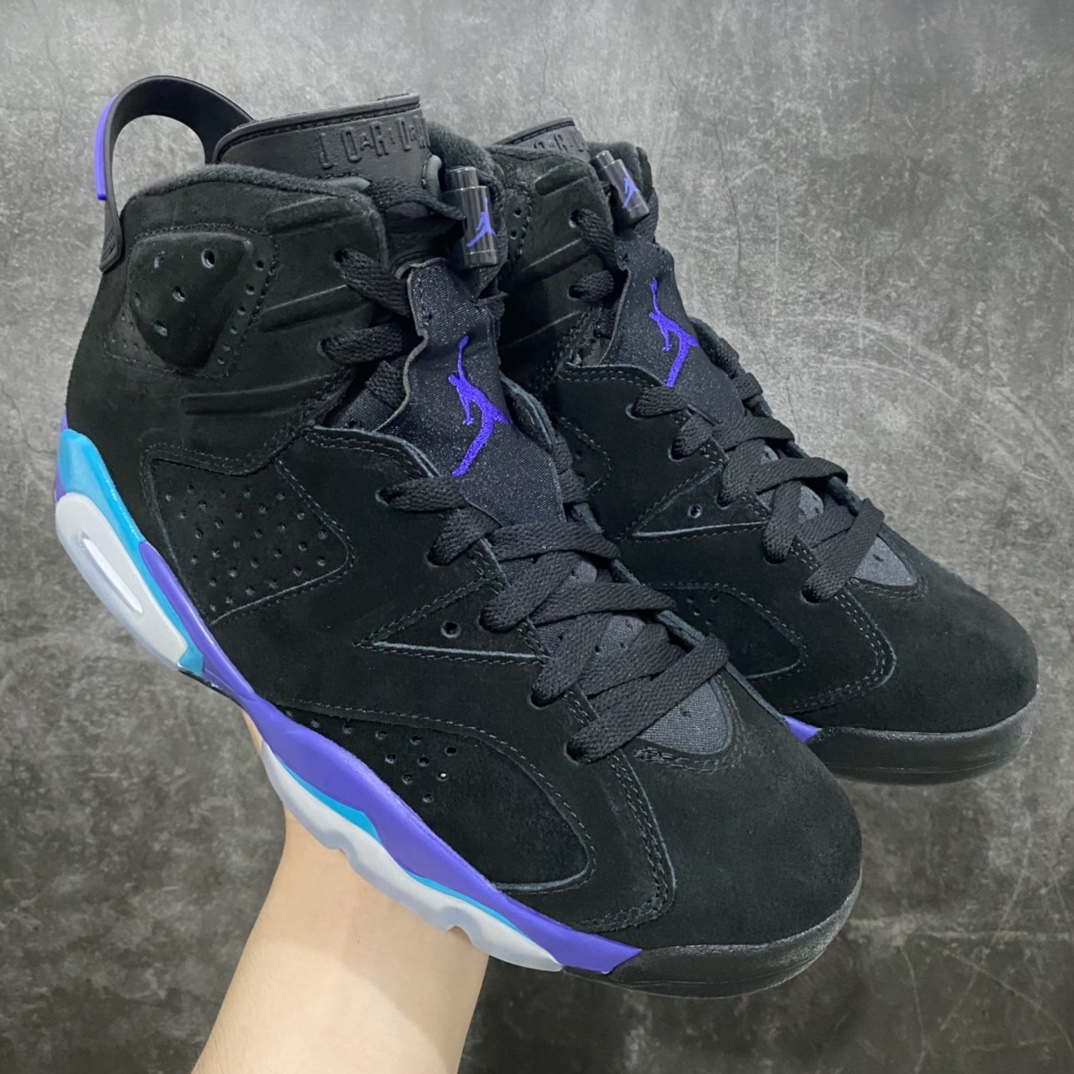 【外贸版本】Air Jordan 6 \”Aqua\” AJ6 乔6黑紫 CT8529-004n外贸大厂出品 顶级品质n原楦原纸板开发 采购原厂皮料原厂定型 后跟完美小蛮腰效果到手可放心比对发售原鞋 上脚百分百充当正品驾驭真正原装公司级完美鞋型 一切细节实拍所见所得！n纸板中底 完美版型 一应俱全 外贸专供 发国外寄售可稳妥充正操作n配色以黑色，明亮的蓝色和湖水绿为配色方案，鞋款与2010年的样品相似，黑色磨砂鞋面与蓝色和湖水绿装扮中底，最后以半透明水晶外底。该版本将提供家庭尺寸和特殊包装鞋盒。 尺码：40 40.5 41 42 42.5 43 44 44.5 45 46 47.5-莆田鞋批发中心