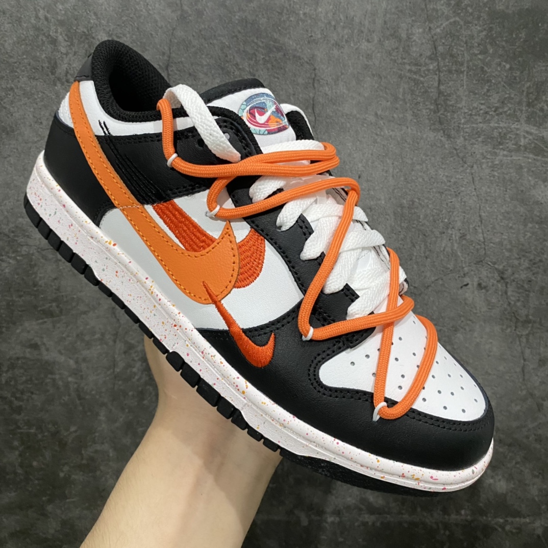 图片[3]-【CS版本】NK Dunk Low Multi-Color Swoosh SB低帮解构绑带活力三勾黑白橙 货号：FD4623-144nn专业dunk大厂 主打dunk85系列的工厂n品质以及性价比都是市场无可匹敌的存在n皮料用的扎实 裁边清洁度超高 鞋型细节也没任何问题n强烈推荐 配色非常齐全 终端供应💪🏻  尺码：36 36.5 37.5 38 38.5 39 40 40.5 41 42 42.5 43 44 44.5 45 46-莆田鞋批发中心