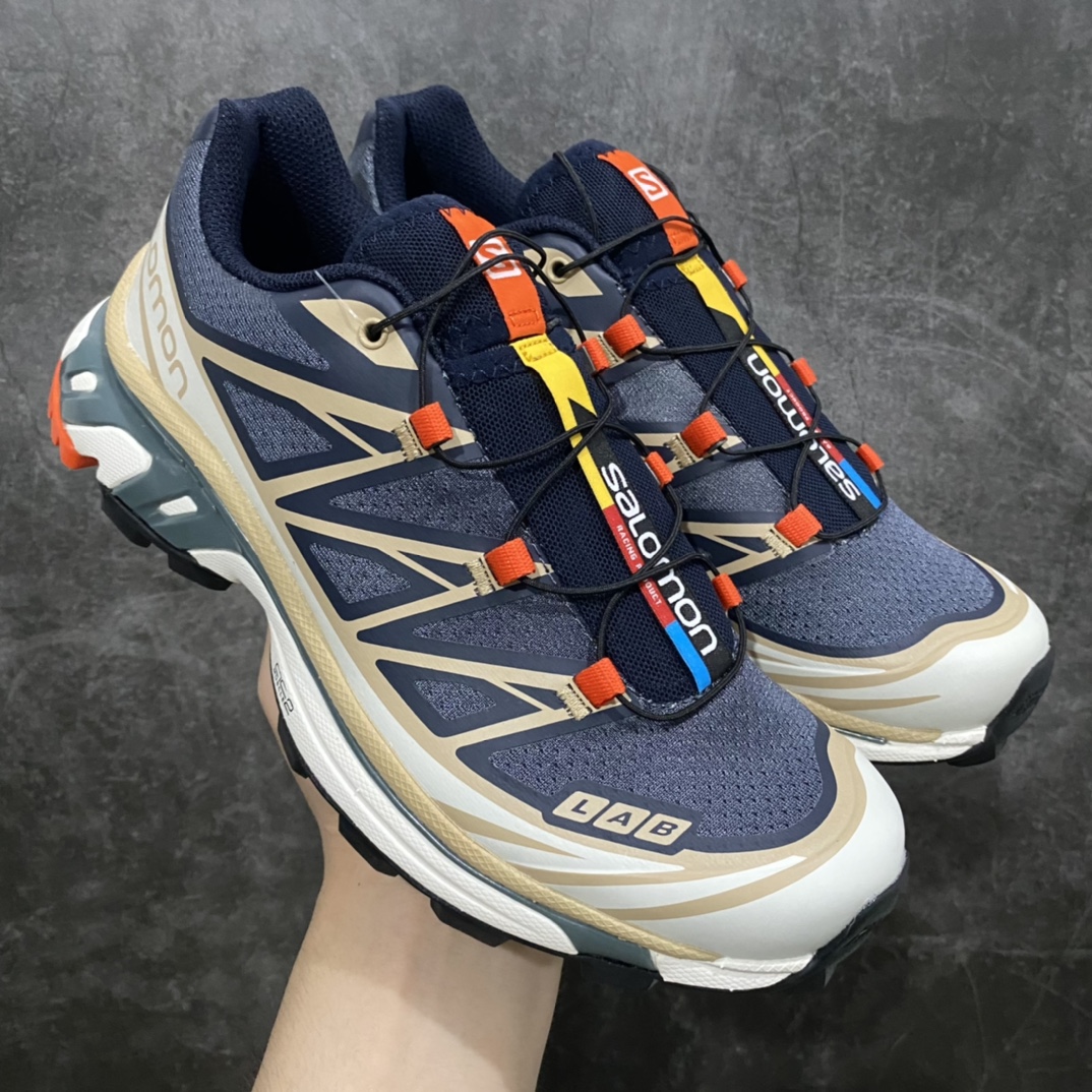 【纯原版】 Salomon XT-6萨洛蒙复古潮流户外机能登山跑鞋 油墨黑n纯原外贸平台特供订单耗时半年巨作 全套原纸板楦头开发原厂特供网布配套加持 确保原汁原味n完美呈现版型 原档数据独家私模五层组合大底男女鞋同步官方开发至46.5原装Ortholite轻量化鞋垫 中底布带钢印编号原厂TPU锁扣 进口港宝加持后跟自然饱满 还原公司包裹性鞋面以“锯齿”状的包裹系统呈现在基色底之下加入了各种色点缀将公司的最新技术和时尚前卫的造型融入耐用的长跑款式中鞋面由 TPU 薄膜制成 并焊接在高耐磨网眼上 使其既时尚又坚固 由 ACS底盘支撑 可增强稳定性和支撑力 以及由橡胶凸耳 Contragrip外底覆盖的 EVA 缓冲中底 旨在应对崎岖的地形 鞋舌上的彩色Salomon 标签、Quicklace 系统以及鞋头、鞋舌和鞋跟上的附加品牌使细节更加完美 让穿着者可以轻松驾驭户外与通勤下的任何运动生活场景 无缝鞋身户外随意纵横 颜值与脚感兼备 出街通勤 绝对非常吸睛 你值得拥有 尺码：36-46.5-莆田鞋批发中心