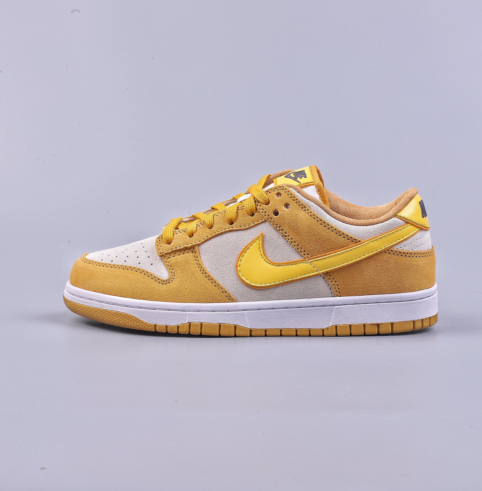 NIKE SB Dunk Low “Gold Suede” 弹芝士布丁冰淇淋 DV7411-200