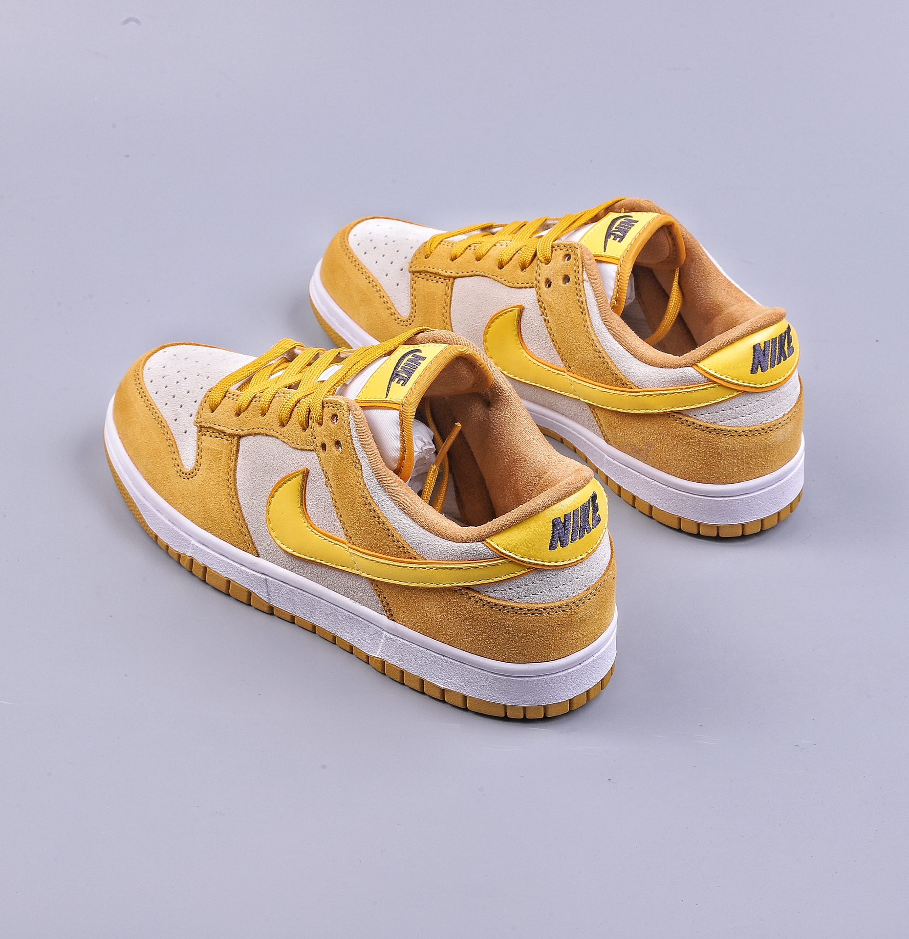 NIKE SB Dunk Low “Gold Suede” 弹芝士布丁冰淇淋 DV7411-200