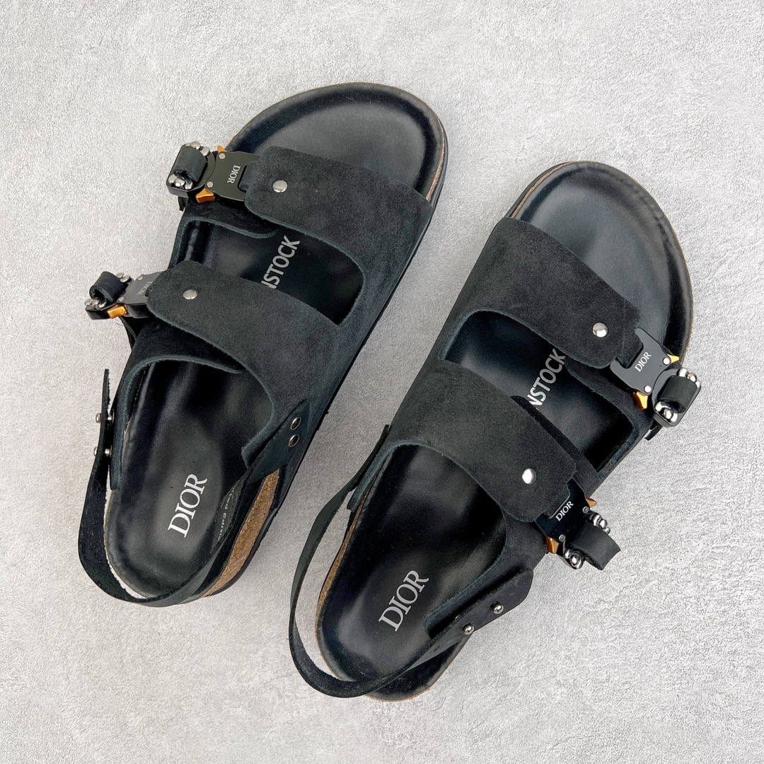 图片[3]-零售💰210 ＃DG纯原福利‼Dior x Birkenstock Arizona 迪奥联名勃肯皮革绒面双扣时尚凉鞋 牛皮绒面革质地柔软 搭配可调节鞋扣提升穿着舒适度 人体工学设计分散脚部压力 保护脚踝 软木乳胶鞋床具有一定的收缩性 长时间穿着后能贴合脚型 EVA鞋底回弹性和抗张性力高 具有良好的防震、缓冲性  四季皆宜 柔软的鞋床采用额外的泡沫缓冲层 提供额外的舒适感和全天支撑 全网独家首发 源于德国的严谨工艺 牛巴戎面 中层松木 EVA 三层组合大底 优质牛皮面料五金扣 出口订单 尺码：35-45（断41 42） 编码：by2936010-运动鞋