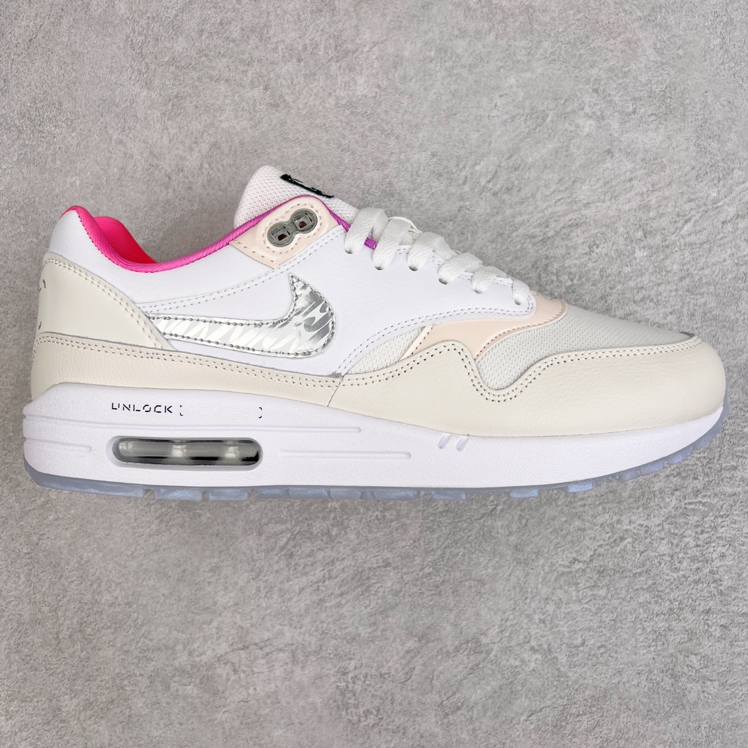 ＃超级福利 NK Air Max 1 初代复古气垫慢跑鞋 FN0608-101 由Tinker Hatfeld和Mark Parker在1987年设计 灵感来自于巴黎蓬皮杜中心 在参观了蓬皮杜中心之后提出了Air Max的标志性开窗可视气垫的理念 并将其实际开发成功 是NK史上第一双可视气垫跑鞋 凭借着Air Max气垫带来的舒适脚感和鞋面面料上的不断精进才使得Air Max 1在现如今都是复古慢跑鞋的首选 深厚的历史渊源 独特的流线形设计 极为复古的外观使得它深受鞋迷的喜爱 尺码：36 36.5 37.5 38 38.5 39 40 40.5 41 42 42.5 43 44 44.5 45 46 47.5-选品中心