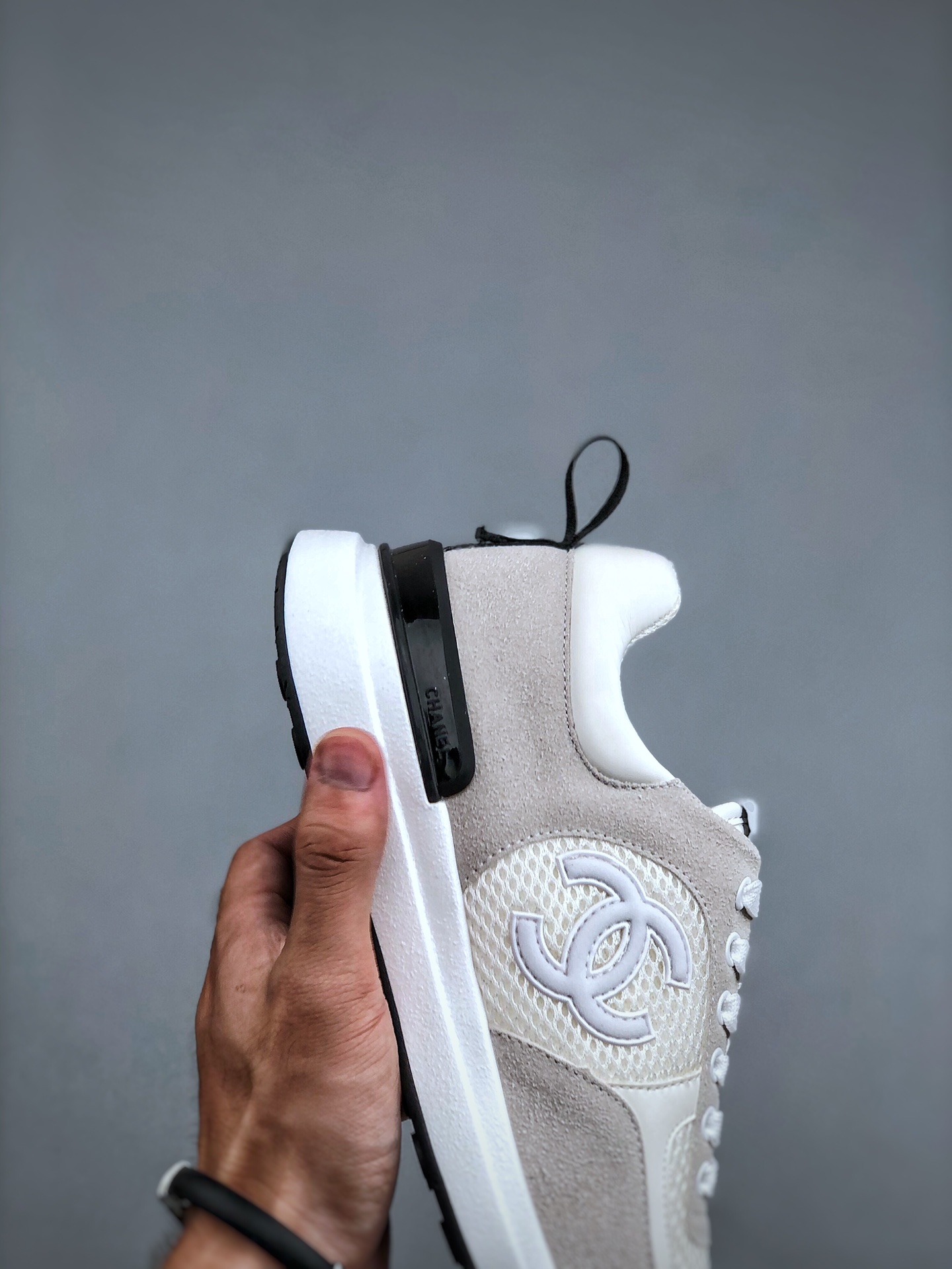 Chanel 2023 mesh sneakers are recommended by major bloggers on social day