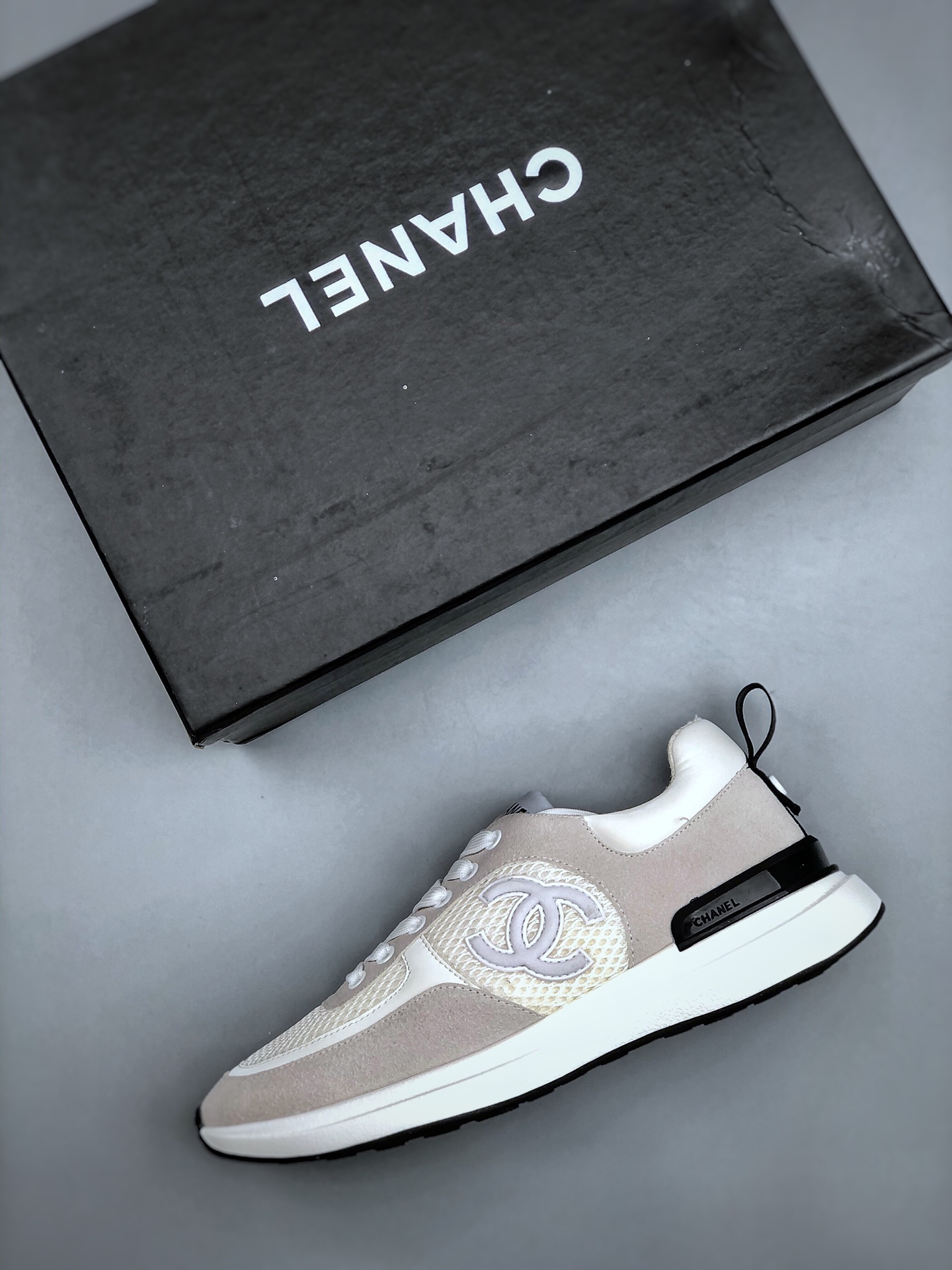 Chanel 2023 mesh sneakers are recommended by major bloggers on social day