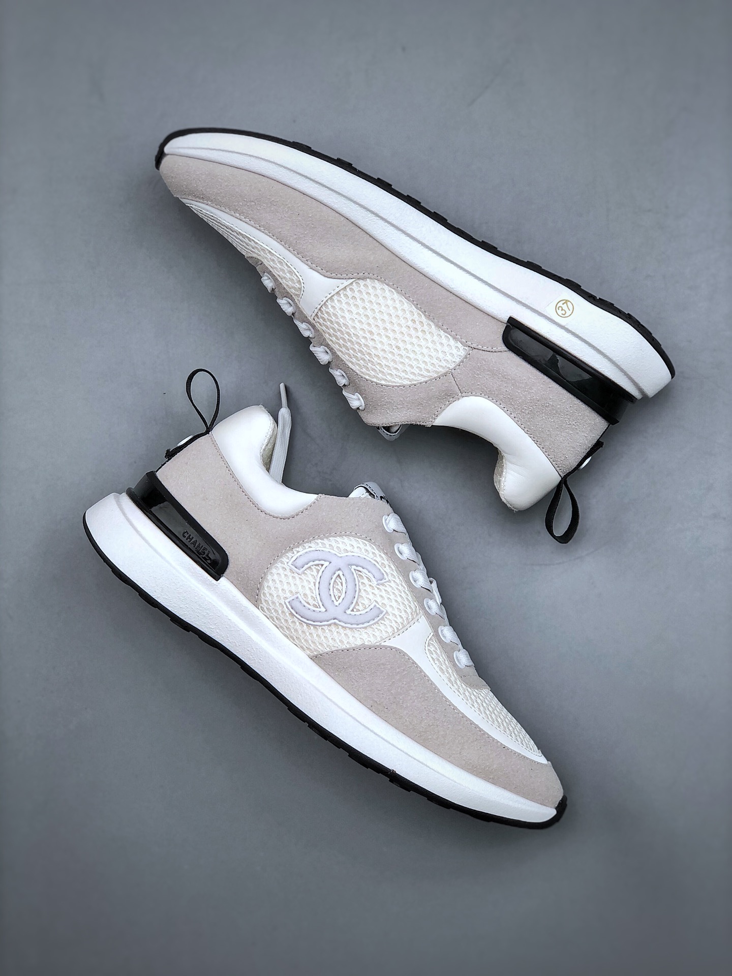 Chanel 2023 mesh sneakers are recommended by major bloggers on social day