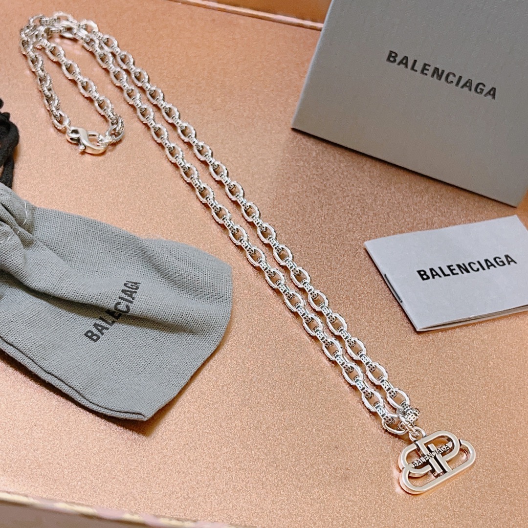 批130 原单货🔹🔹新品 巴黎世家项链 Balenciaga 新款项链🔹专柜一致 细节做工精细 每个细节流程到位 设计工艺精细 火爆款出货 设计独特 复古风格 巴黎世家项链