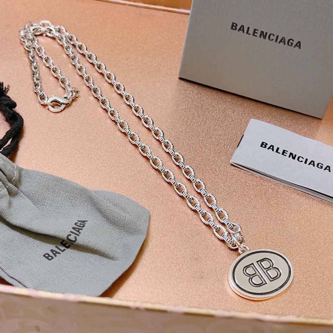 批130 原单货🔹🔹新品 巴黎世家项链 Balenciaga 新款项链🔹专柜一致 细节做工精细 每个细节流程到位 设计工艺精细 火爆款出货 设计独特 复古风格 巴黎世家项链