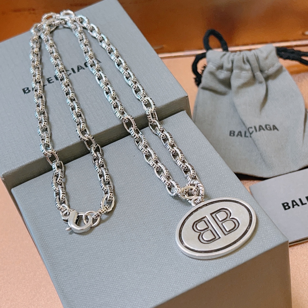 批130 原单货🔹🔹新品 巴黎世家项链 Balenciaga 新款项链🔹专柜一致 细节做工精细 每个细节流程到位 设计工艺精细 火爆款出货 设计独特 复古风格 巴黎世家项链