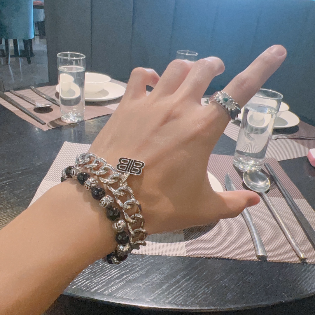 批145。 原单货🔹🔹新品 巴黎世家 Balenciaga手链🔹专柜一致巴黎世家手链 男士火爆款出货 设计独特 前卫 男女必备！码数18。20。22cm
