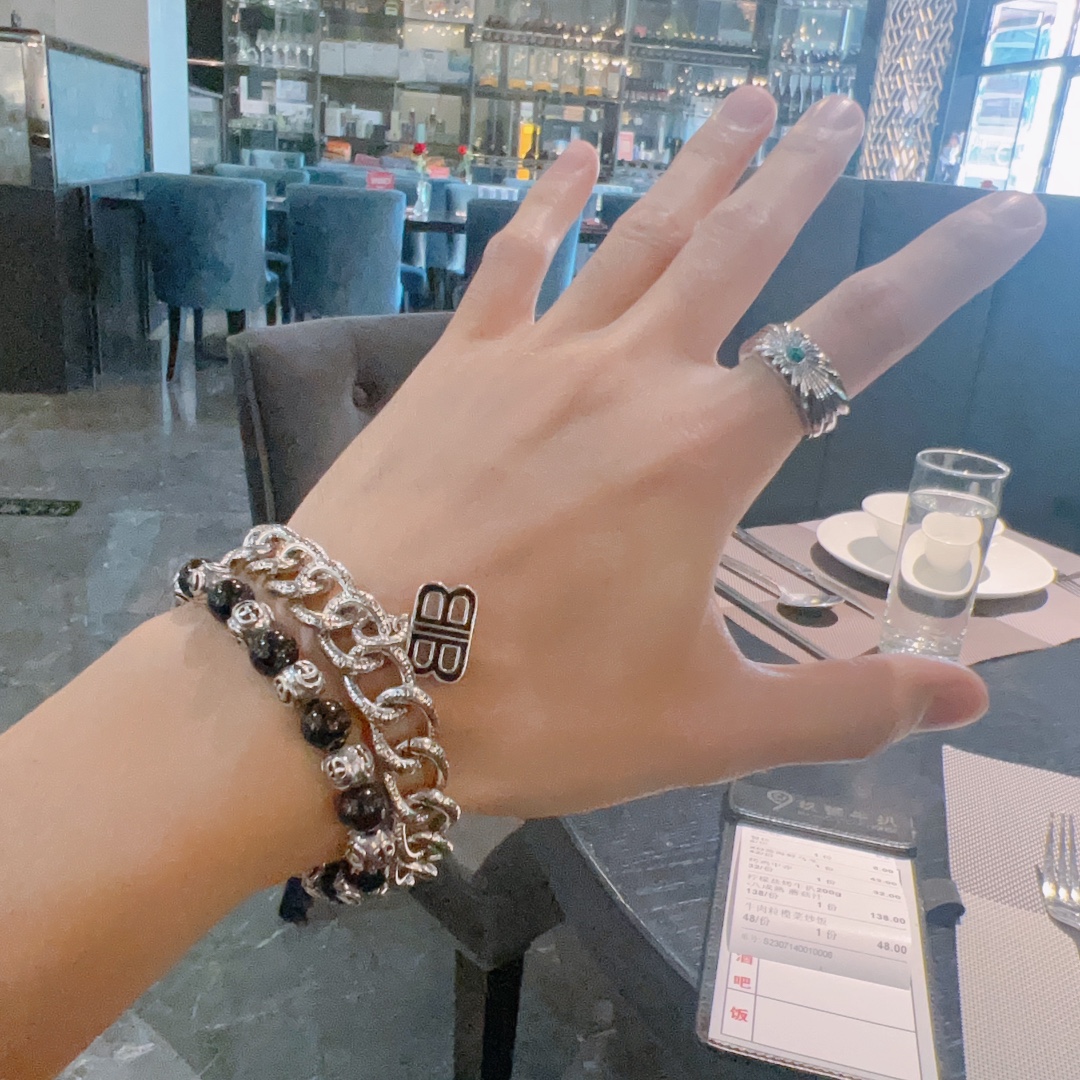 批145。 原单货🔹🔹新品 巴黎世家 Balenciaga手链🔹专柜一致巴黎世家手链 男士火爆款出货 设计独特 前卫 男女必备！码数18。20。22cm