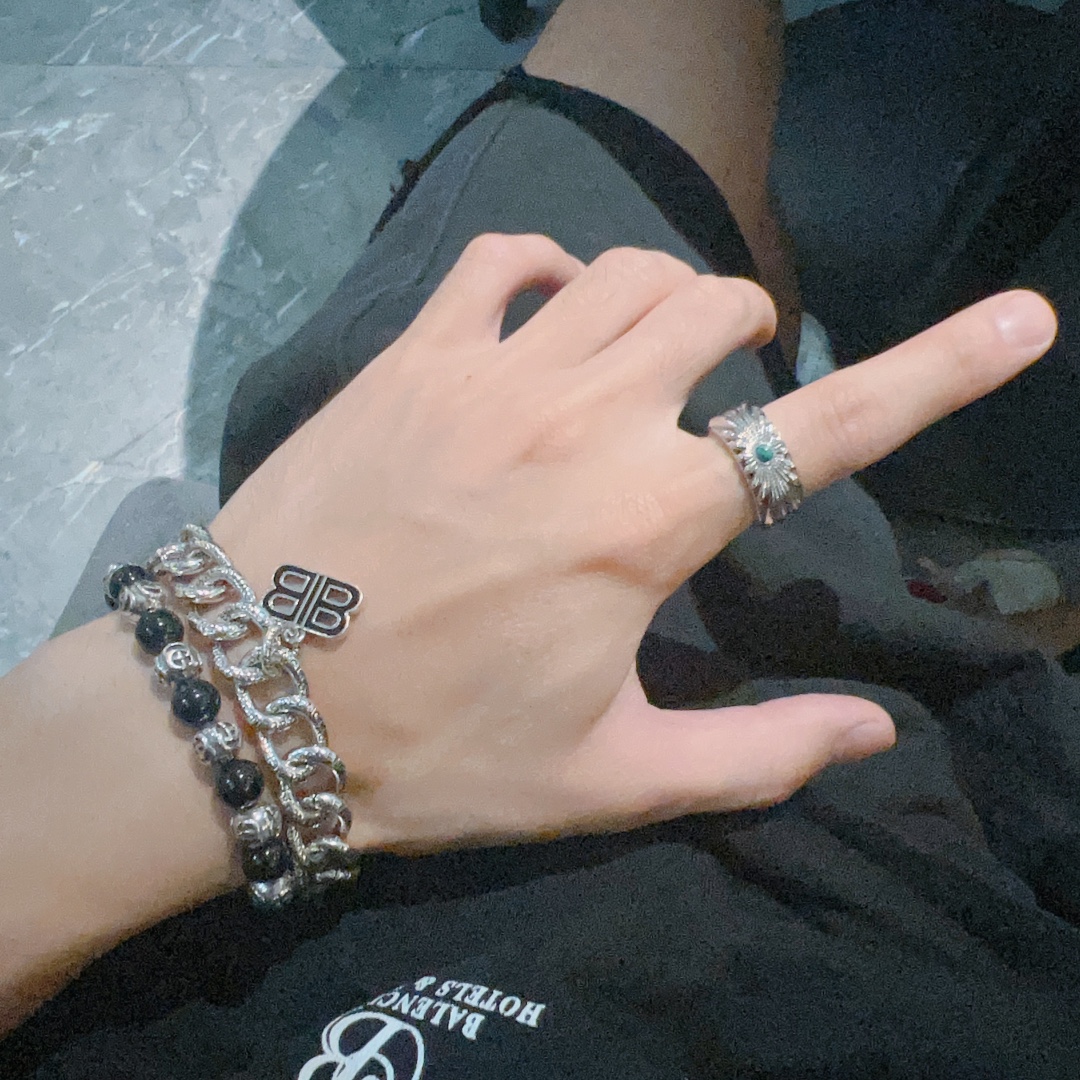 批145。 原单货🔹🔹新品 巴黎世家 Balenciaga手链🔹专柜一致巴黎世家手链 男士火爆款出货 设计独特 前卫 男女必备！码数18。20。22cm