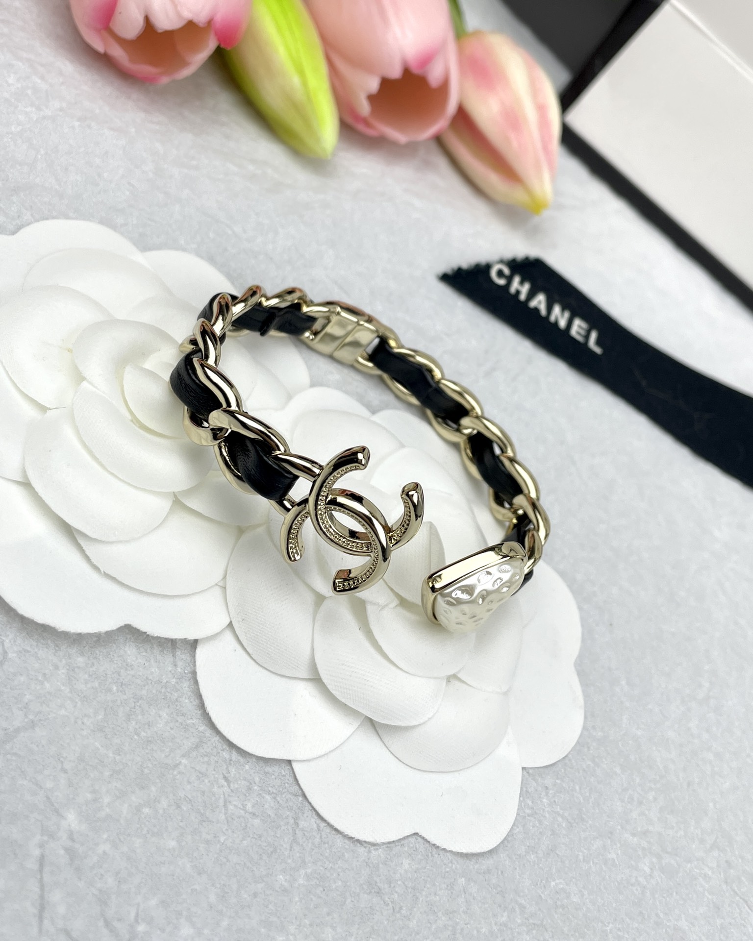 Chanel Chanel 白色爱心 穿皮开口弹簧 手镯