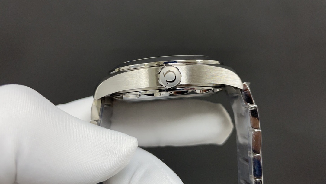 Omega 欧米茄 海马 激光烧蚀蓝色海洋 43mm 8939机