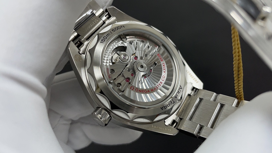 Omega 欧米茄 海马 激光烧蚀蓝色海洋 43mm 8939机