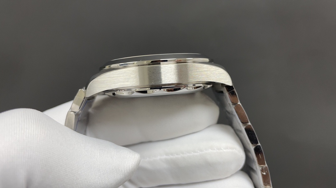 Omega 欧米茄 海马 激光烧蚀蓝色海洋 43mm 8939机