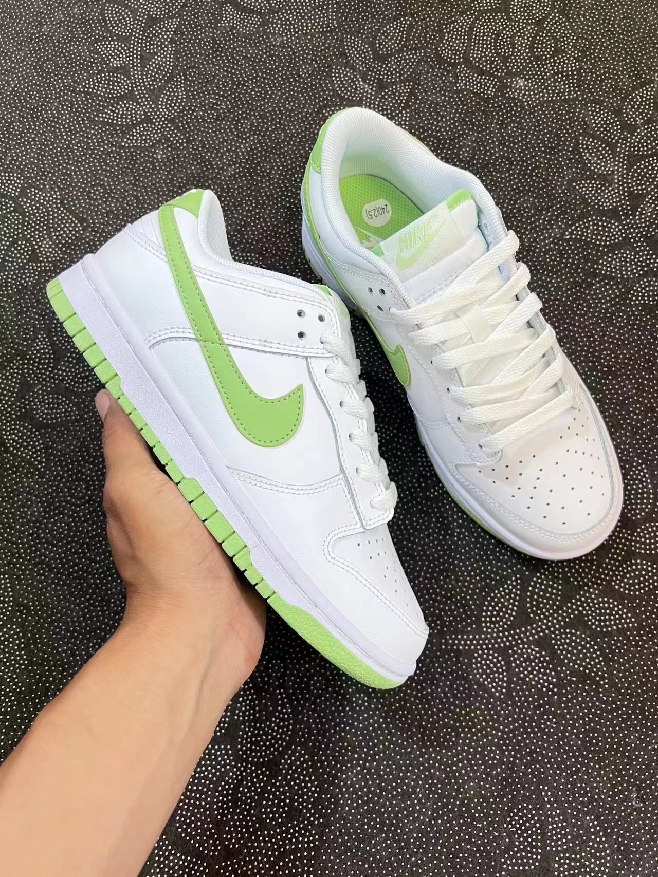 ? Nike Dunk Low 