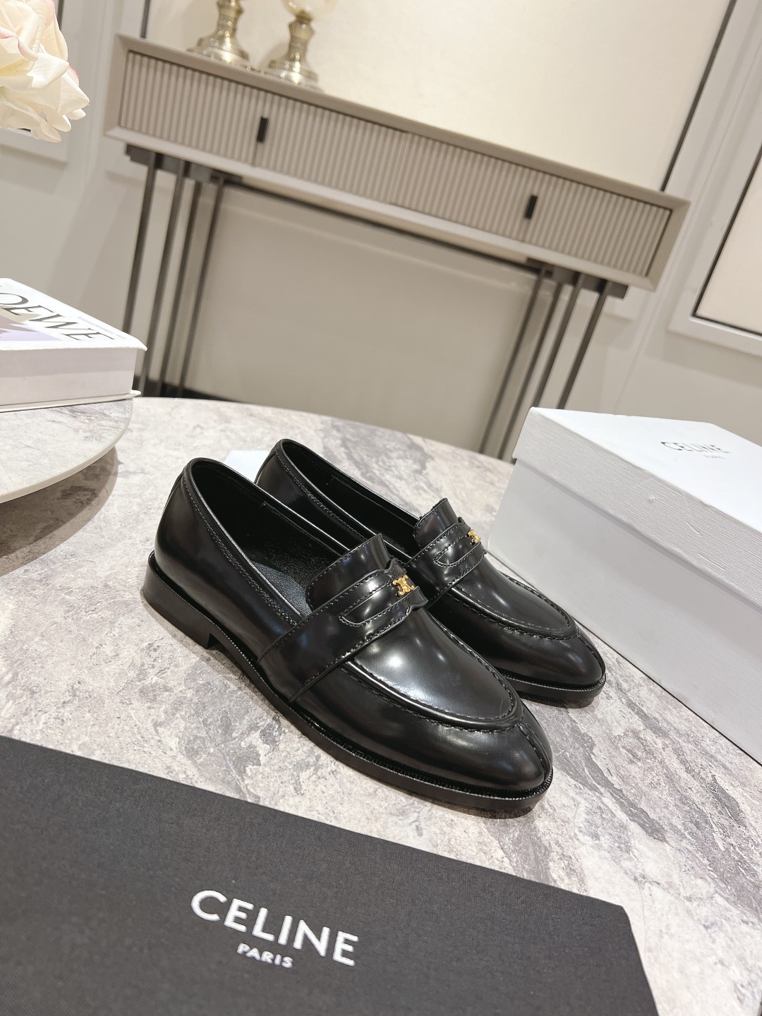 NO:921767,CELIN*E Celine Arc de Triomphe loafers in autumn and winter, genuine products purchased and developed at the counter, tassel hardware buckle design highly brand-recognizable, upper imported open-edge beaded cowhide, digital laser logo, goatskin lining, very comfortable on the feet, size 35-39 (custom-made in 40 pieces, non-returnable) p, loafers, celine, loafers, cowhide, sheepskin19860909CELIN*E思琳秋冬凯旋门乐福鞋、专柜正品购入开发、流苏五金扣设计极具品牌辨识度鞋面进口开边珠牛皮、数码激光logo、内里山羊皮、上脚非常舒适、码数35-39 (40定做不退换) p,乐福鞋,celine,loafers,cowhide,sheepskin,Women's Shoes