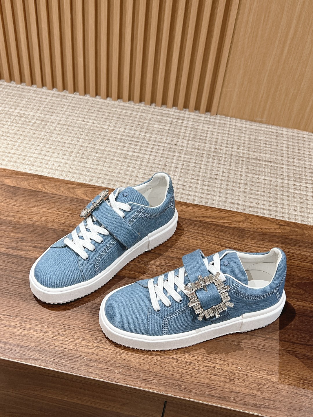 Stuart Weitzman SW# Drill White Recreational Sports Shoes for Asian Women - 图片 2