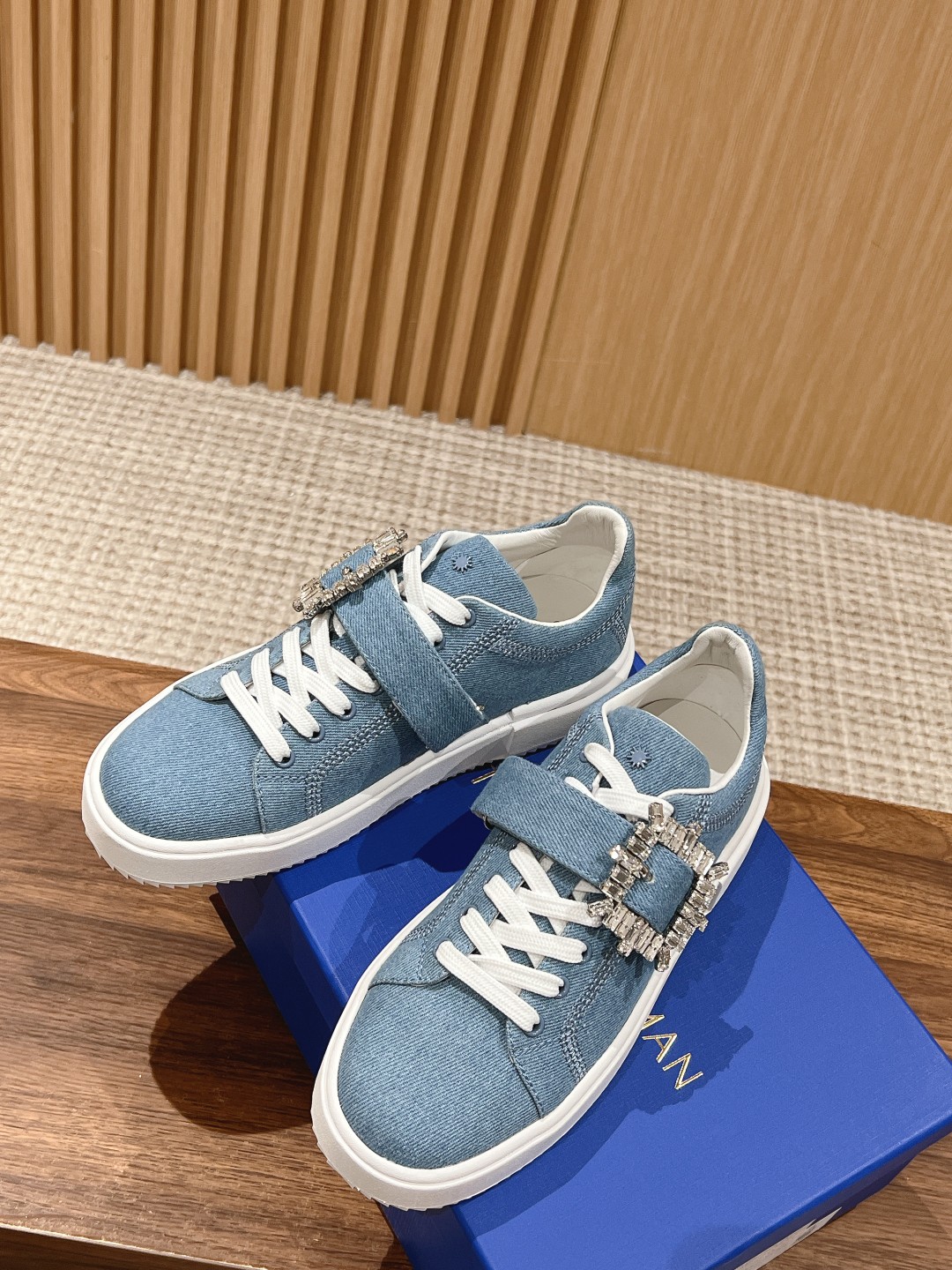 Stuart Weitzman SW# Drill White Recreational Sports Shoes for Asian Women - 图片 4