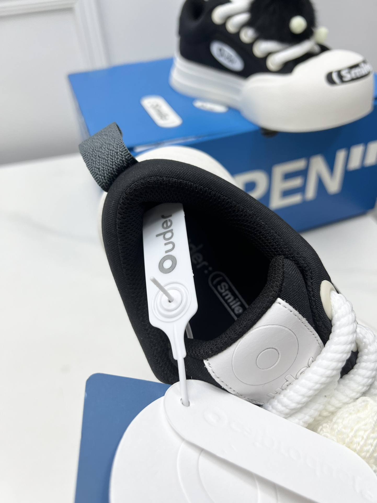 2023ss New Fall/Winter Collection: Smiling Shoes with Unique Design and Customized Features - 图片 8