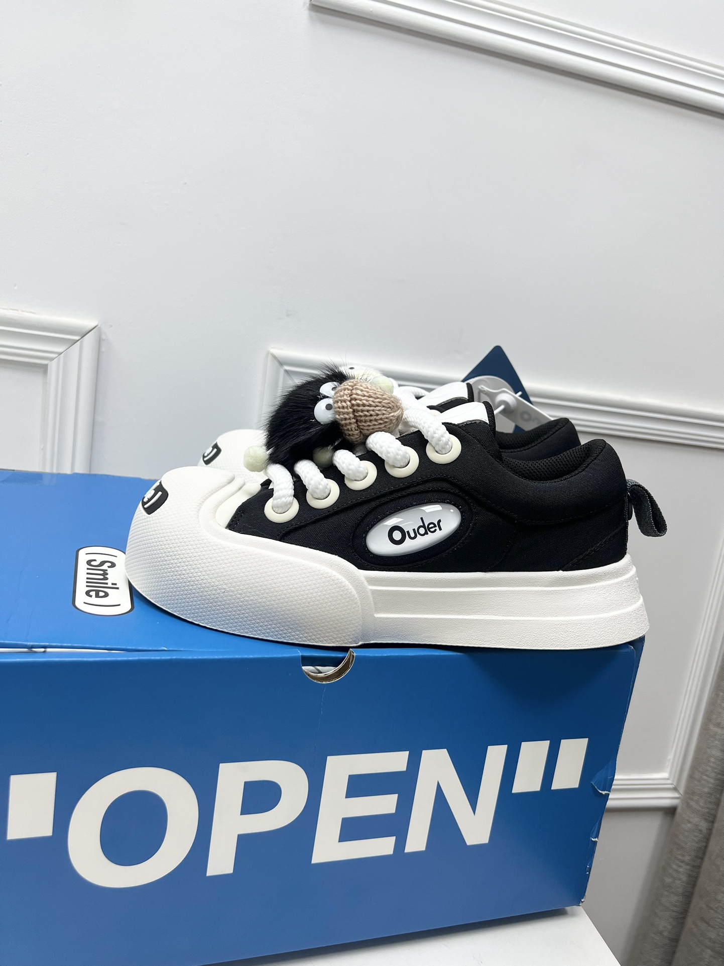 2023ss New Fall/Winter Collection: Smiling Shoes with Unique Design and Customized Features - 图片 2