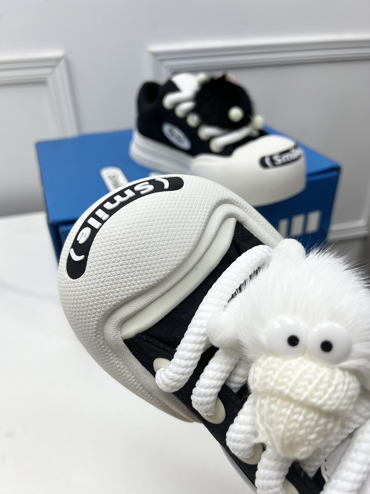 2023ss New Fall/Winter Collection: Smiling Shoes with Unique Design and Customized Features - 图片 6