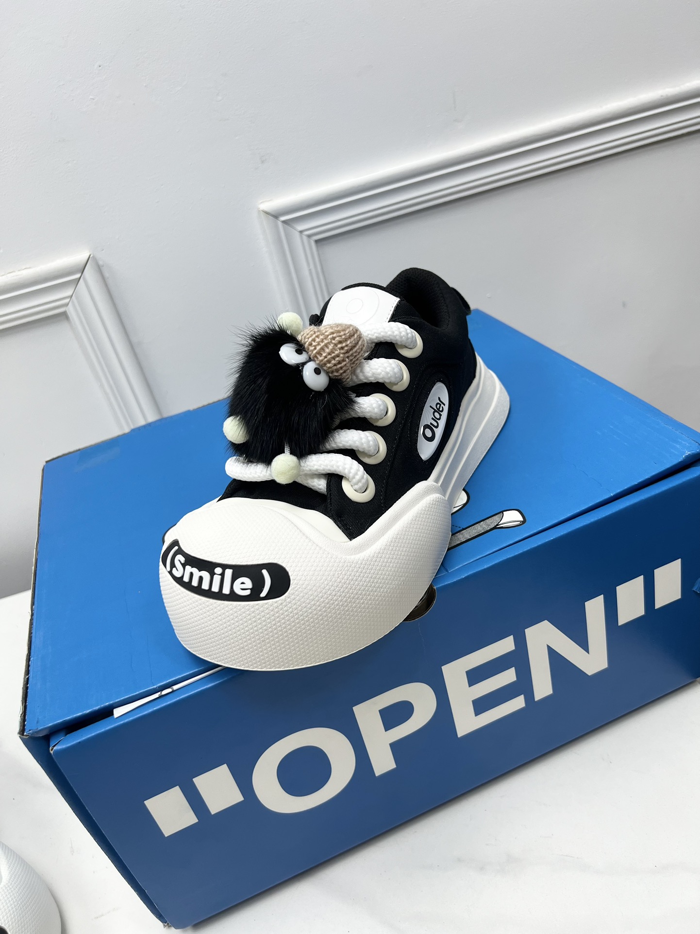 2023ss New Fall/Winter Collection: Smiling Shoes with Unique Design and Customized Features - 图片 4