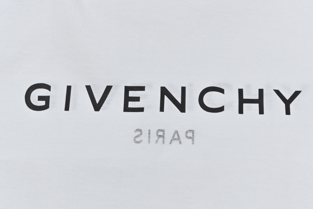 Givenchy纪梵希22ss 反转字母短袖