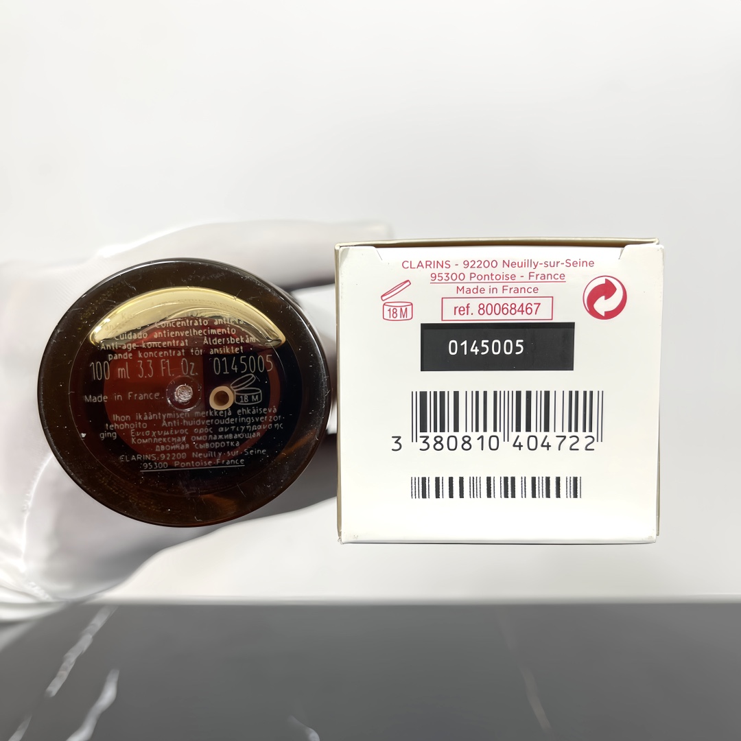 66！ 精版，重新到货！
老版娇韵诗双萃精华100ml 娇韵诗黄金双萃精华100ml水油黄金配比！一款不管你宿醉，熬夜，失眠，只要临睡涂上之后，第二天绝对元气满满面色明亮的精华✨对付干纹法令纹有明显效果，大干皮沙漠皮 基本一晚上就能就回来了，很多妹子的初期抗老选择，有很好的修复功能👍敏感肌也可以用，还可以改善红血丝！孕妇首选💢