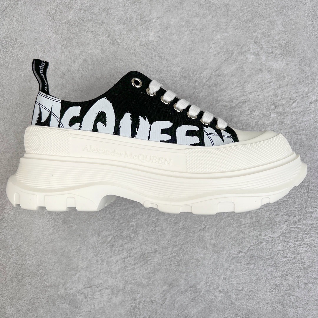 💰170 ＃福利特价‼Alexander McQueen/亚历山大麦昆松糕鞋厚底增高帆布鞋 鞋面定制原版军用级别帆布面料 面料不拉手、过水性强、很密实 种面料高稳定型比皮料还要贵色泽温润 垫脚贴合高密度弹力乳胶鞋垫 脚感舒适弹性足 大底采用原版开模抽真空大底 质感、耐磨性更强 上脚立马增加5公分腿长 超级显腿瘦 鞋子的设计很好的拉长整个身材比例 秒变大长腿的视感 轻松驾驭各种服饰搭配 各路大咖明星频繁上脚款 一鞋难求 一定是你鞋柜必种草的一双鞋 想要大长腿的集美们必须入手 尺码：35 36 37 38 39 40 41 42 43 44 编码：Fby2936040-运动鞋