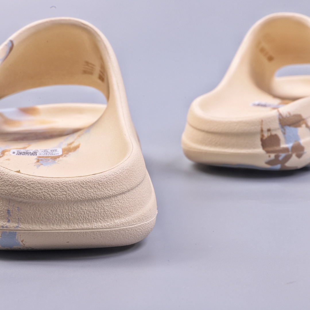 120 XR Kanye West x Yeezy Slide "Resin" GW1932 侃爷再度联乘