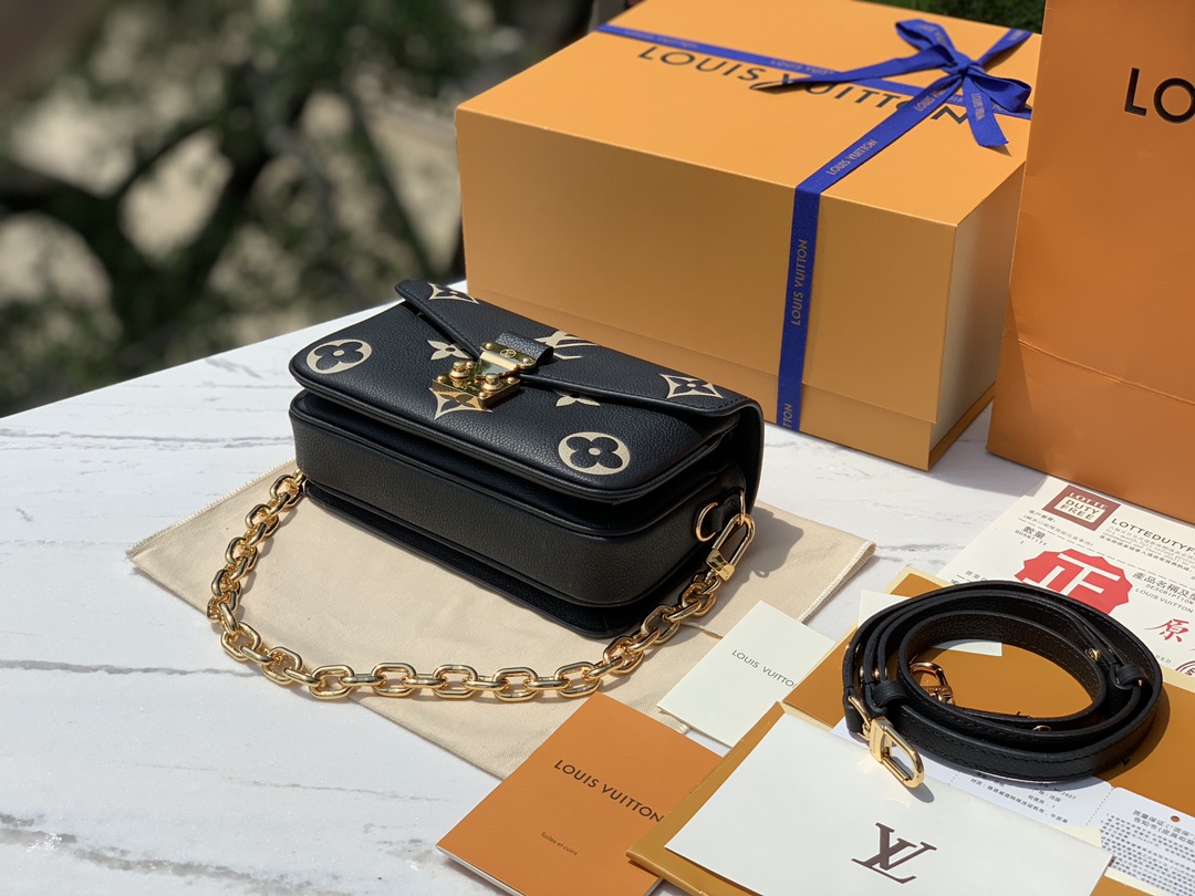 🌼尺寸21.5×13.5×6cm最新款全皮压花小号邮差包，终于出货了，M46596全网断货卖疯了款，两根