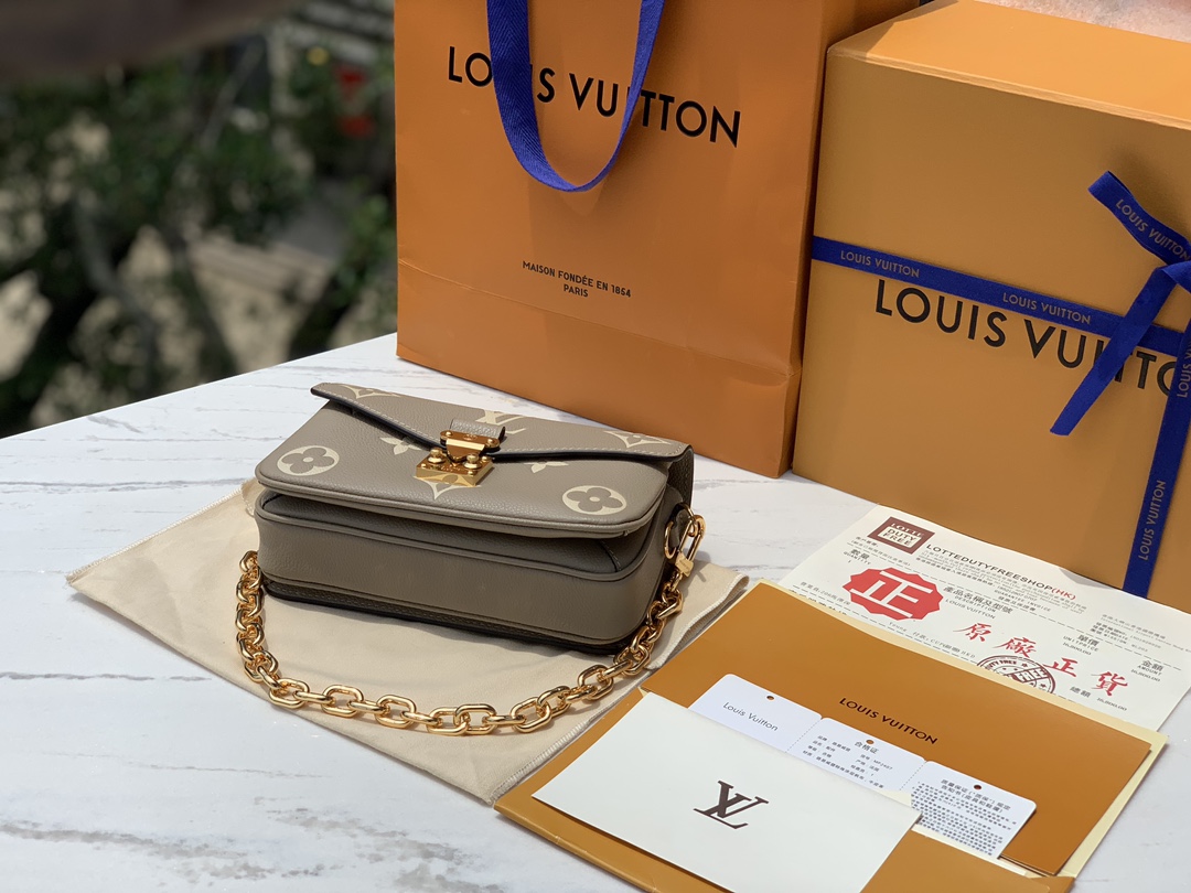 非市场普通货 进口皮料半钢五金尺寸21.5×13.5×6cmLv最新款全皮压花小号邮差包，终于出货了，M