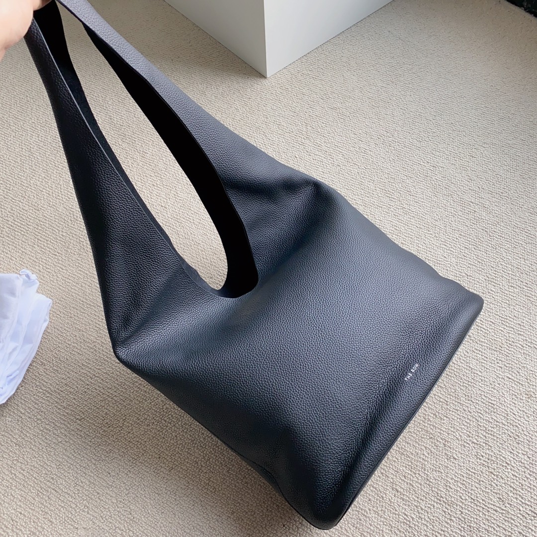 Original The Row cowhide pebbled large-capacity tote bag, underarm bucket bag, shoulder bag. The body of the bag is carefully made of pebbled fir