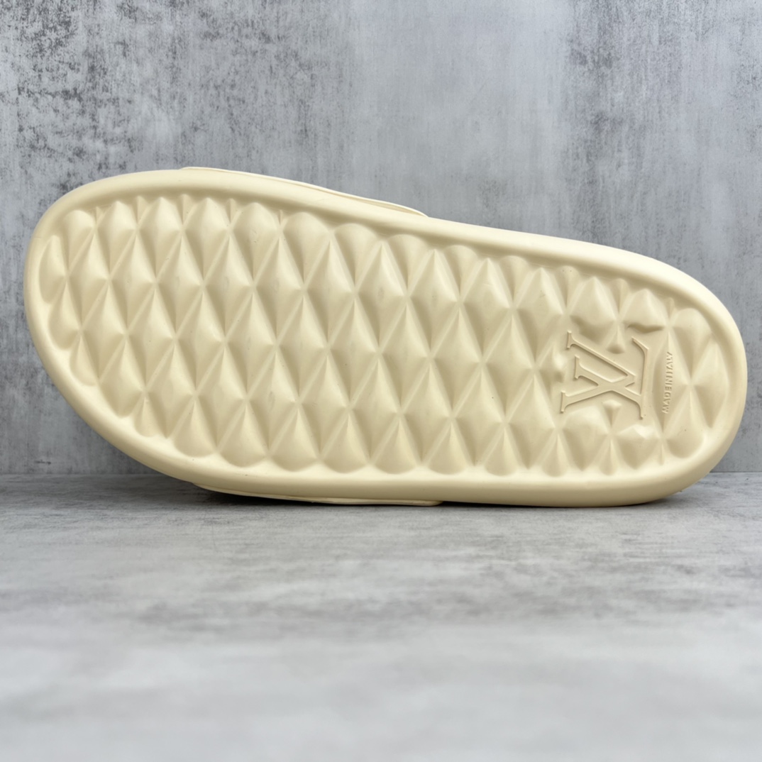 Louis Vuitton 新款上架 LOUIS VUITTON 23ss lv标压花沙滩拖鞋 全网火爆 独家模具开发 男款38-46
