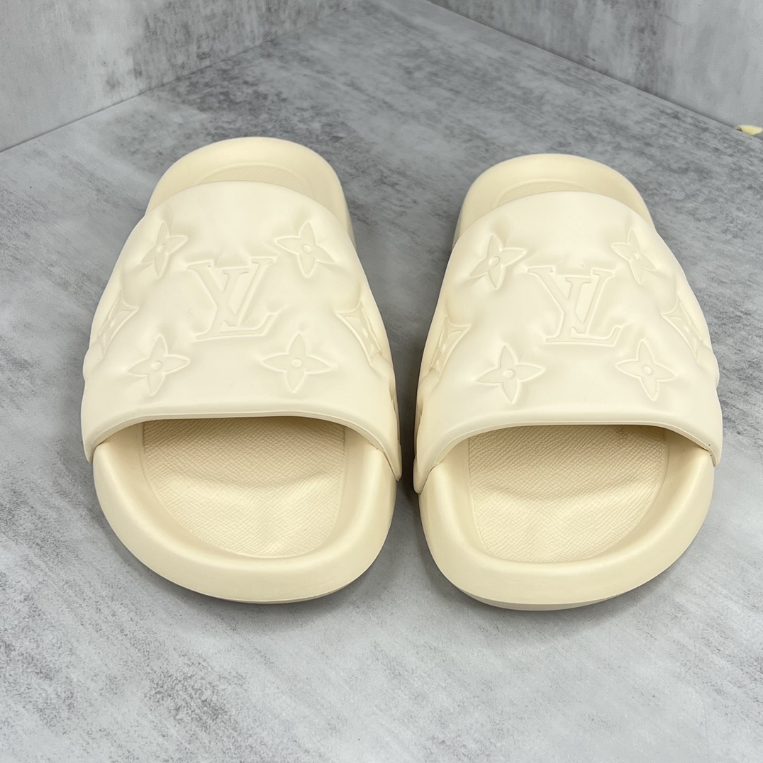 Louis Vuitton 新款上架 LOUIS VUITTON 23ss lv标压花沙滩拖鞋 全网火爆 独家模具开发 男款38-46